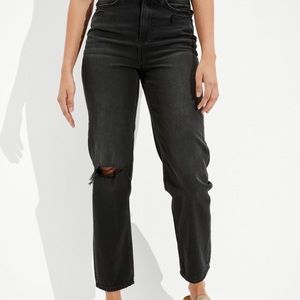 AE Highest Rise 90s Boyfriend Jeans in black. Size 12